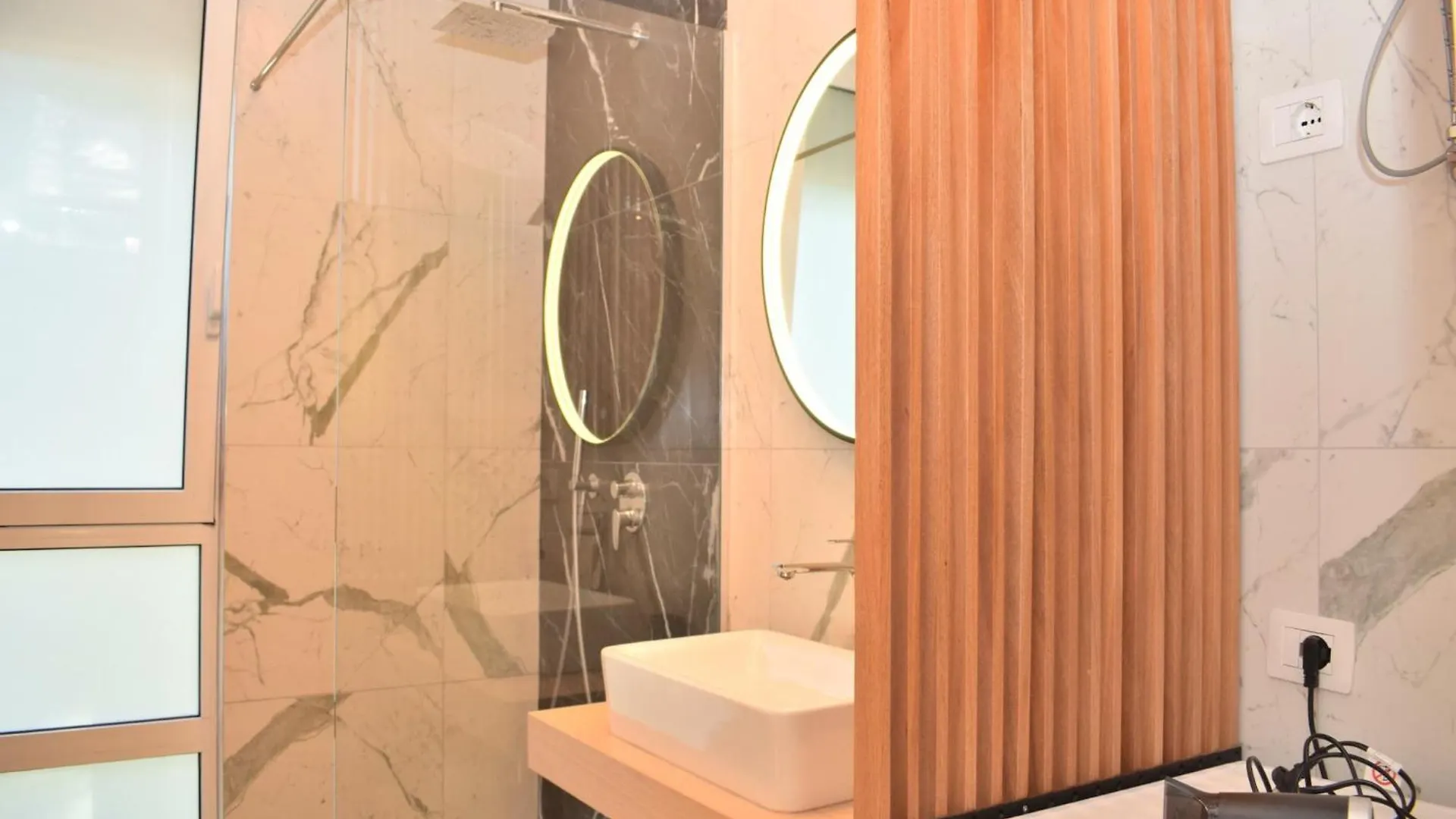 Peaceful Beachside Stay In Secure Resort Plazhi San Pietro 0*,  アルバニア