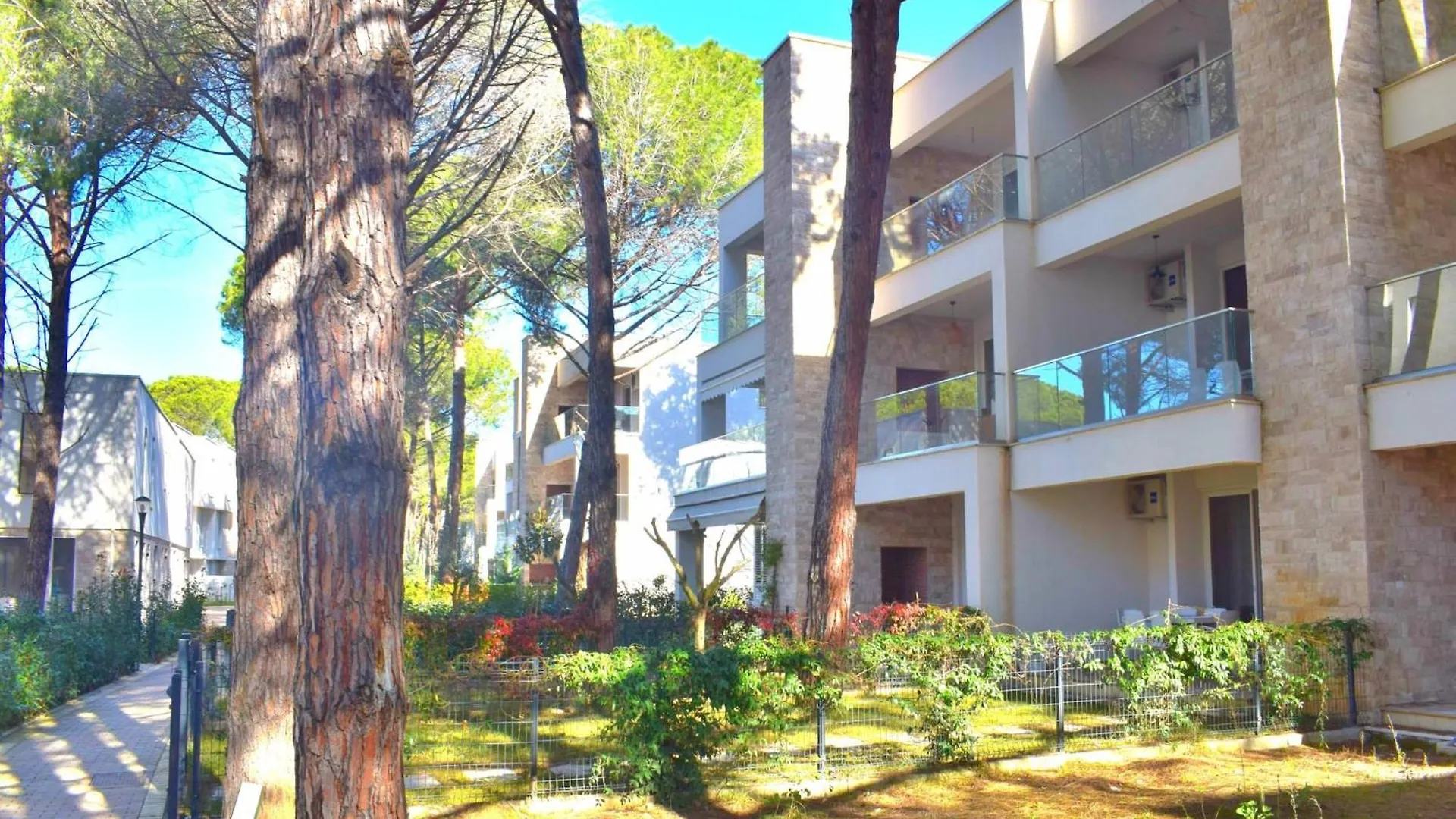 Peaceful Beachside Stay In Secure Resort Plazhi San Pietro 0*,